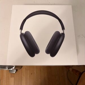 Apple AirPods Max with Smart Case - White